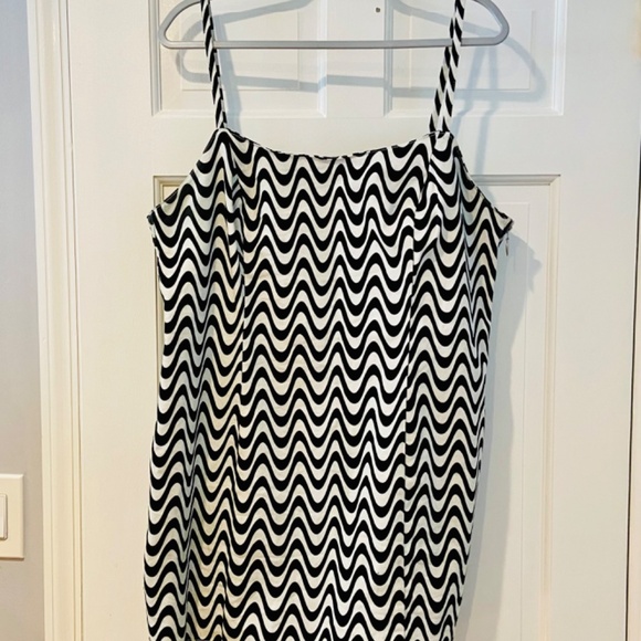 H&M Black and White Wave Pattern Mini Dress - Picture 2 of 8
